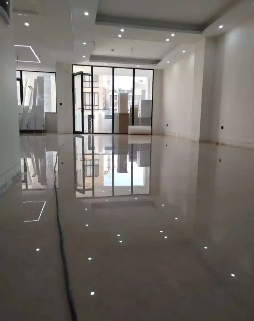 کفسابی در قائمشهر 09114676410 🏙️ | 9 نکته کاربردی برای احیای سنگهای قدیمی و نوسازی کف ساختمان 2 سطح کف بعد از کفسابی شدن